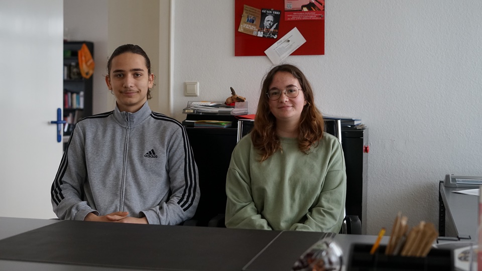 Jule und Levi absolvieren im Januar 2024 ihr Schülerpkraktikum an der FMW Frankfurter Musikwerkstatt